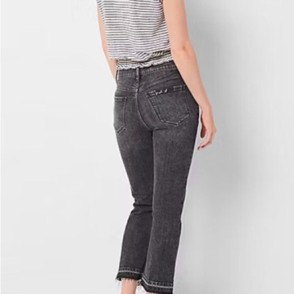 a.n.a Womens High Rise Cropped Distressed Flare Jean Size 10 New With … - Picture 3 of 7